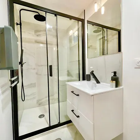 Apartamento LE ROSACKER - Proche centre ville et gare - Terrasse - Parking gratuit - 2 chambres - 2 salles d'eau - Netflix - à 10 min du Marché de Noël